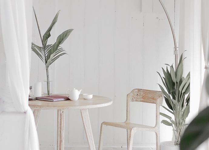 Our Favorite Ways to Use Tropical Plant Leaves as Decor