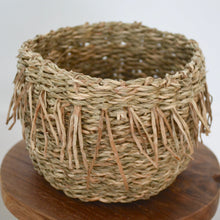 Load image into Gallery viewer, natural seagrass woven planter